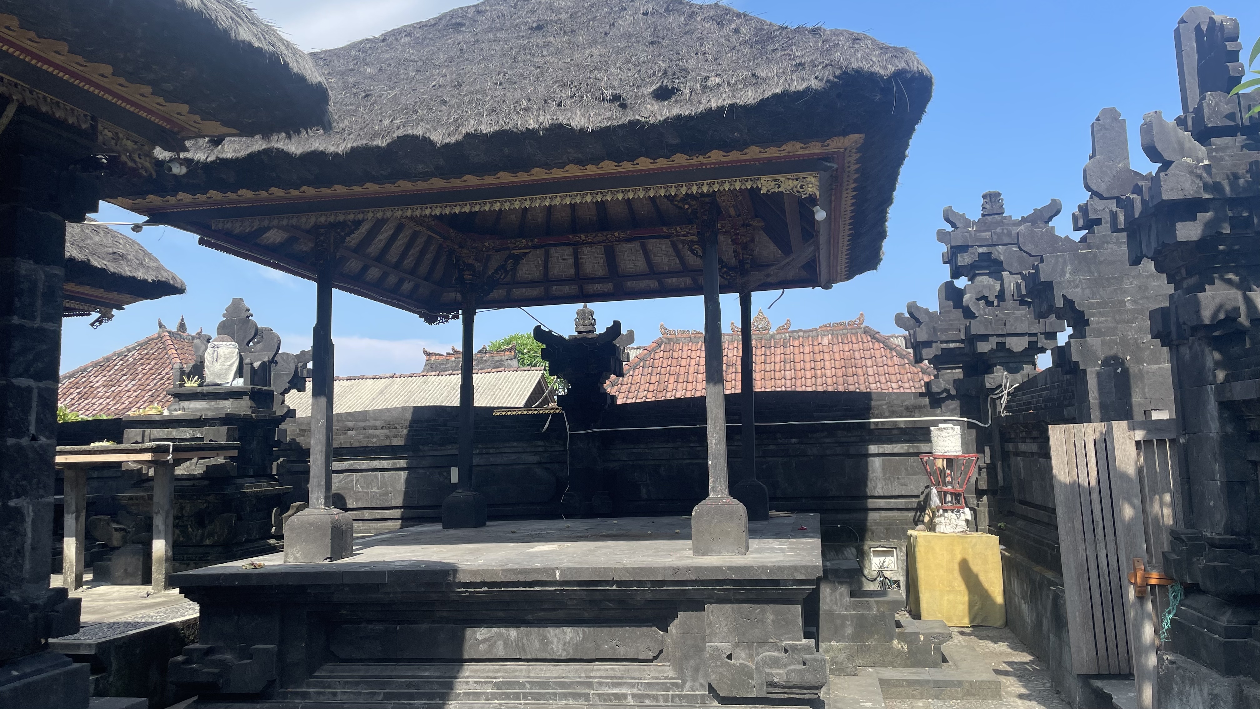 Utama Mandala - bale pewayangan.jpg